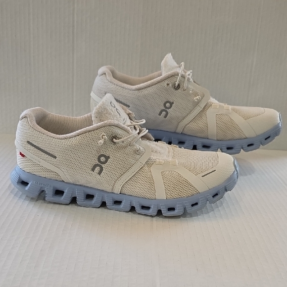 On Running Shoes - On Cloud Running Women's White and Blue Sneakers Size 7